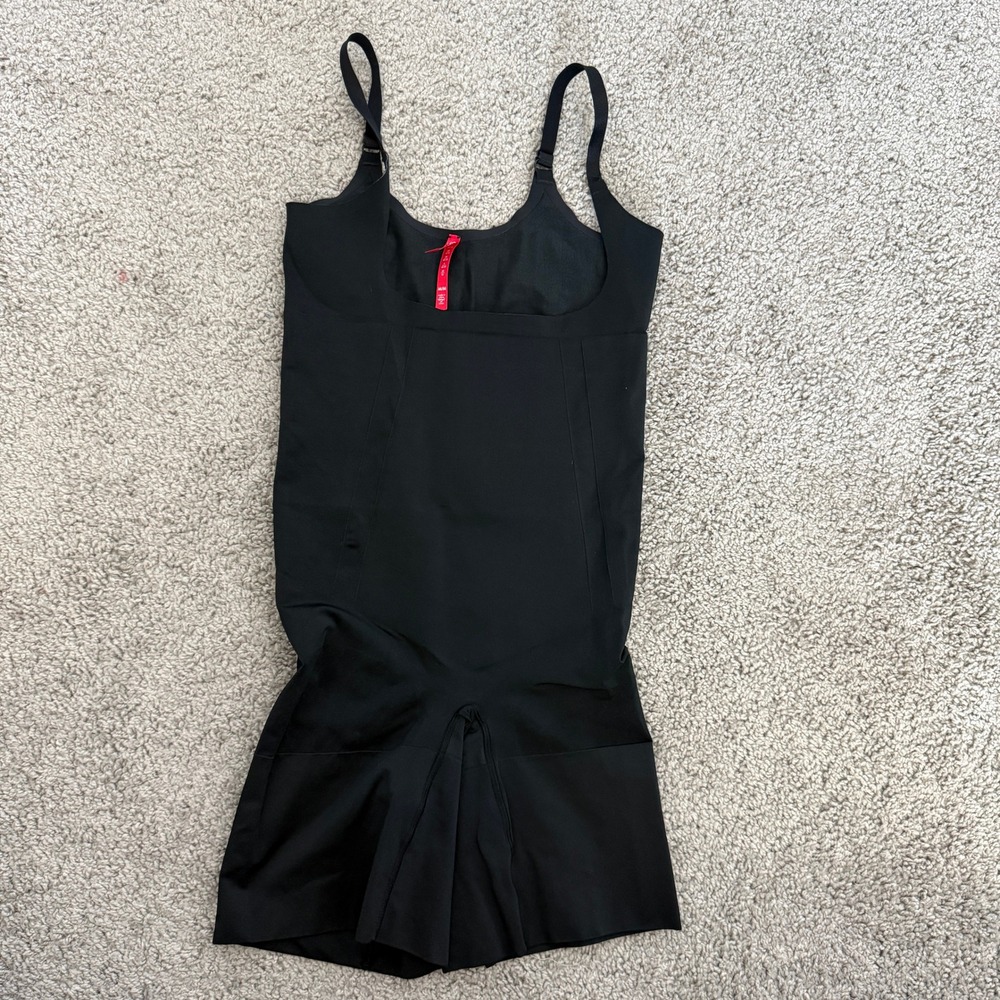 Spanx OnCore Mid-Thigh Bodysuit Black Open Bust Firm Control Shapewear Size M